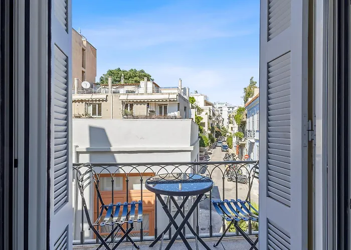 Plaka Family Suites
